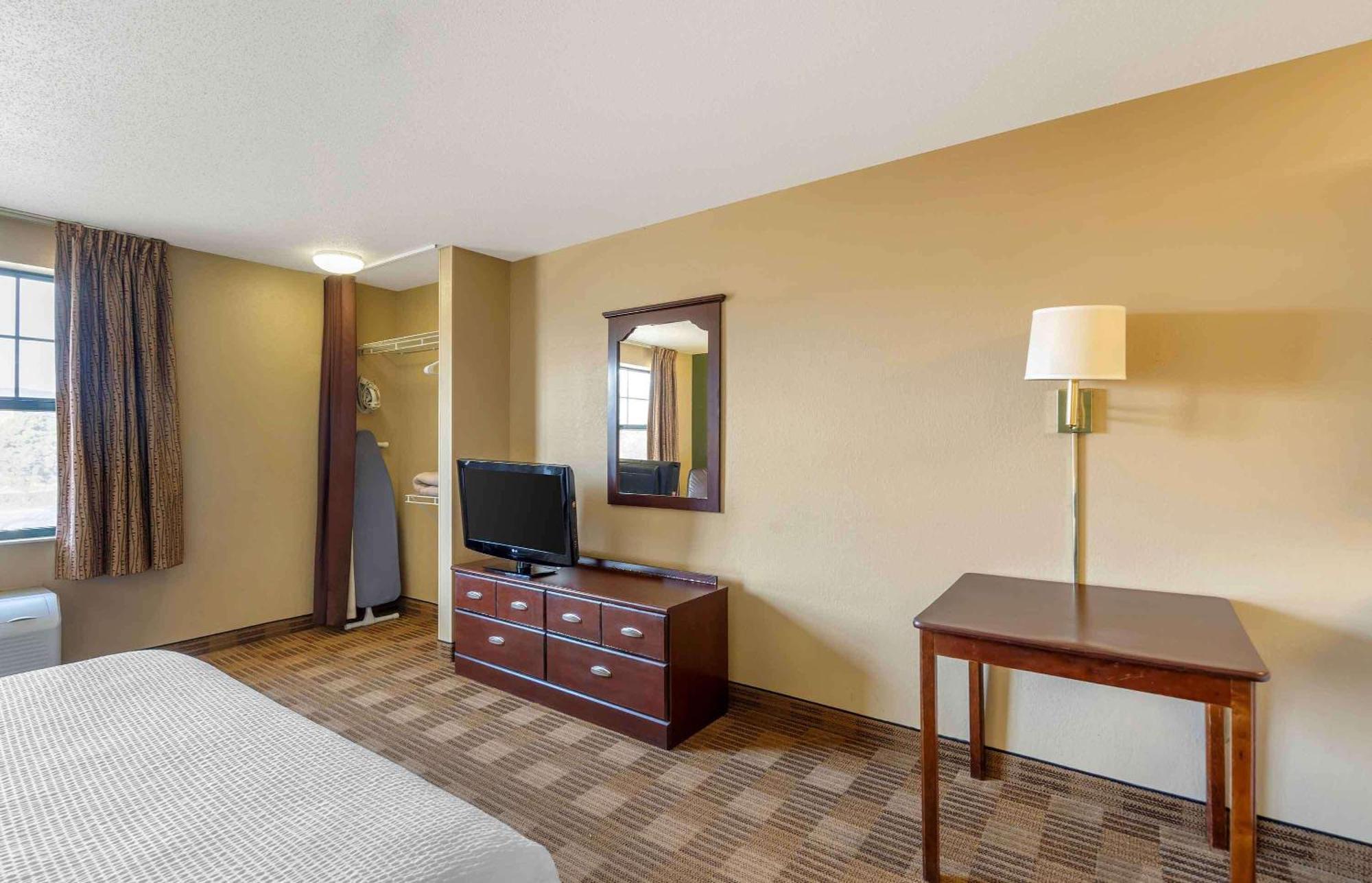 Extended Stay America Suites - Chicago - Woodfield Mall Schaumburg Exterior photo